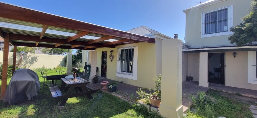 3 Bedroom Property for Sale in Whispering Pines Western Cape